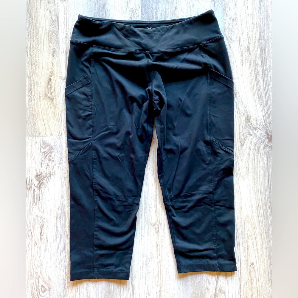 Baleaf black yoga capri leggings with pockets